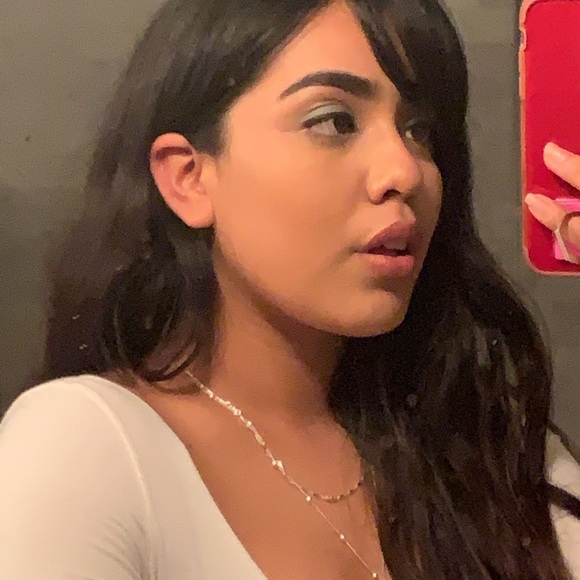 Meet your Posher, Stephanie - Picture 2 of 3